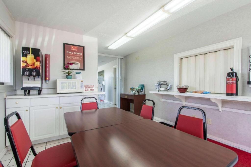 Econo Lodge Crestview Esterno foto